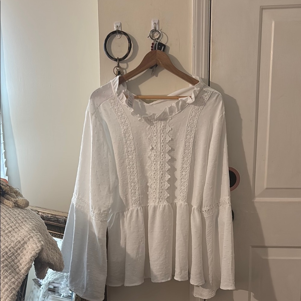 Elegant White Lace Women's Top